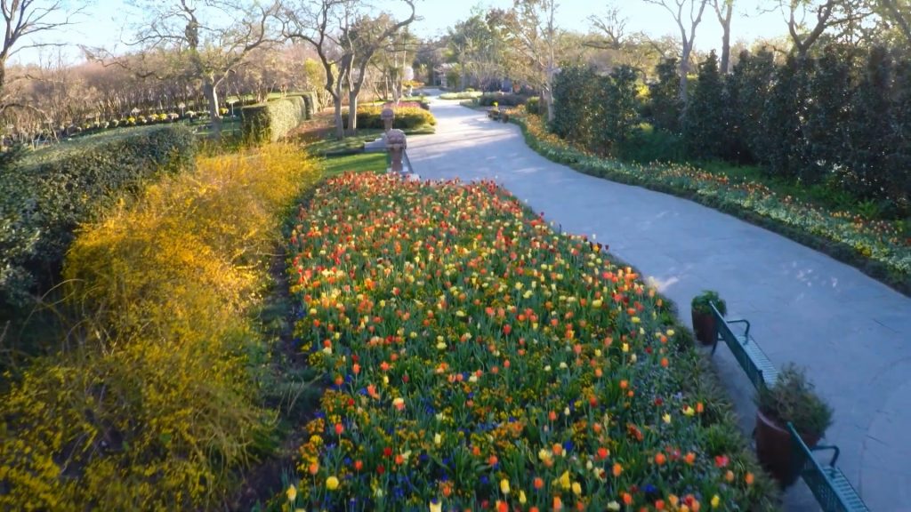 Garden Walkway at Dallas Arboretum, Texas