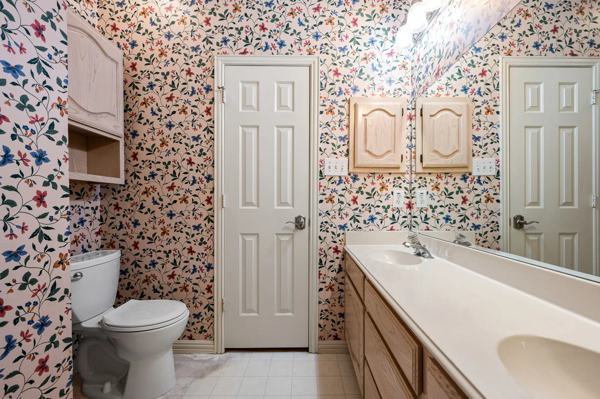 before Plano bathroom remodel